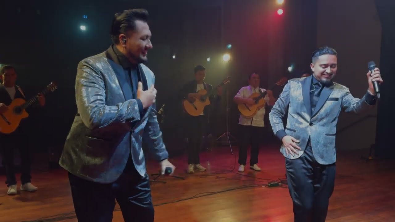 El Carmín de tus labios - Alex y Camilo, El Dúo del Ecuador