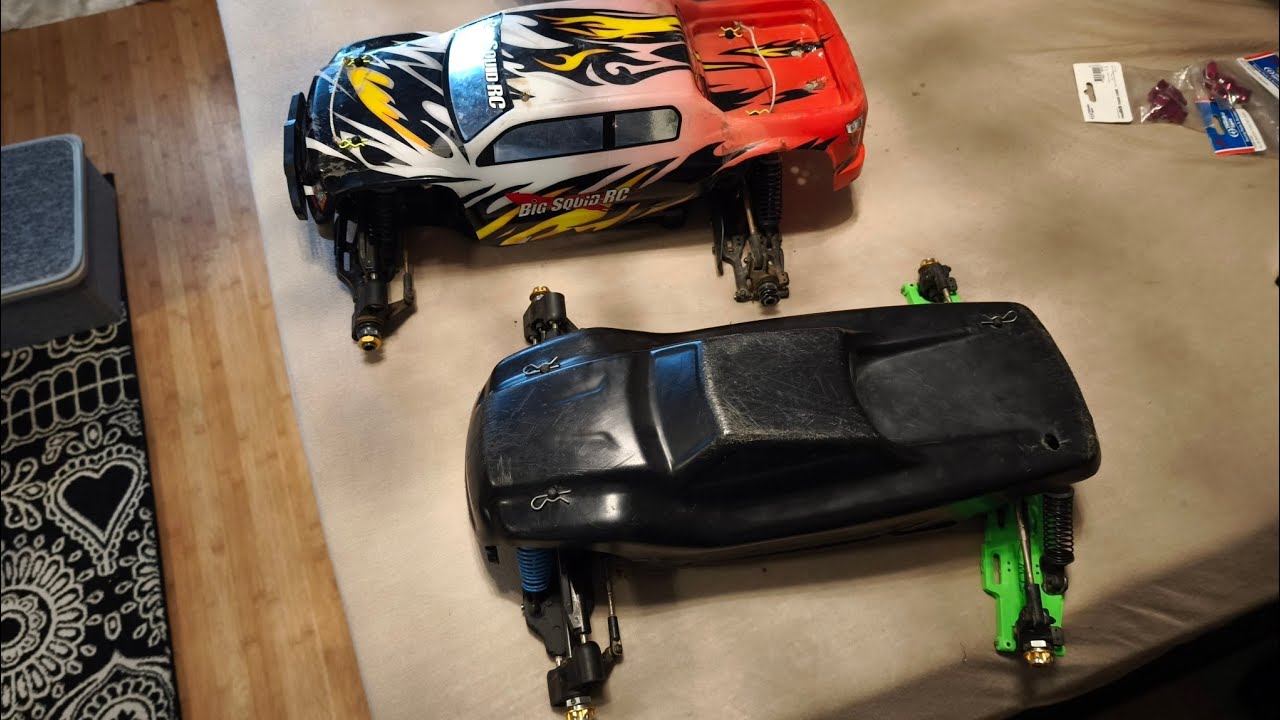 RC Auto Thunder Tiger Mt4G3 / St4G3 beide Autos + Teile-Konfolut