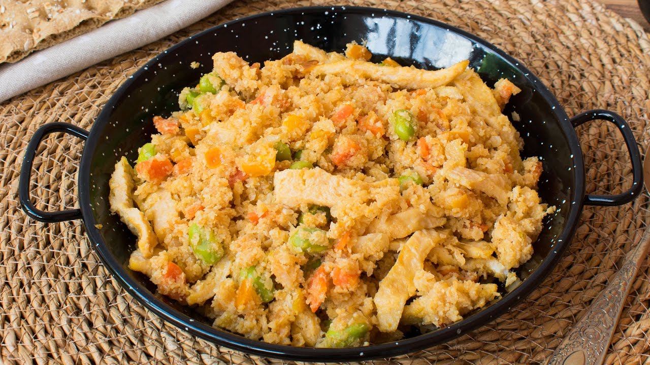 Falso cuscús de coliflor con verduras y huevo