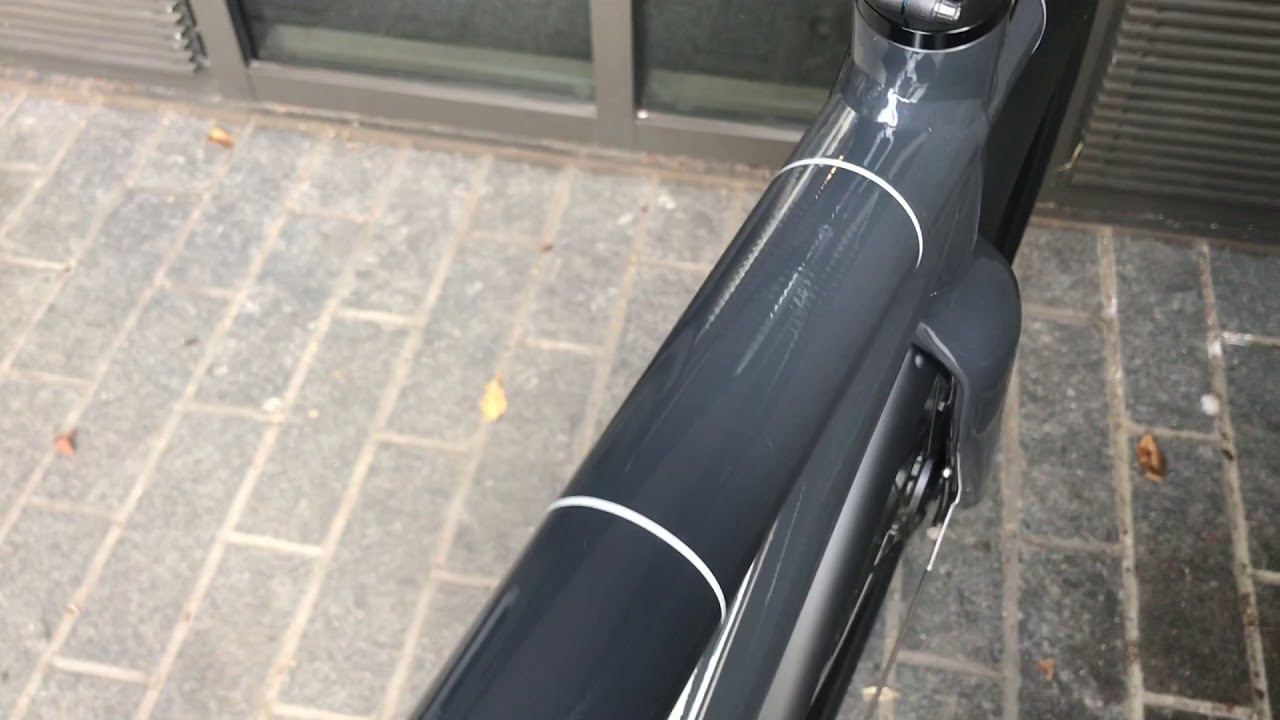 Kick to lock the new VanMoof e-bike &ndash; and get a LED skull