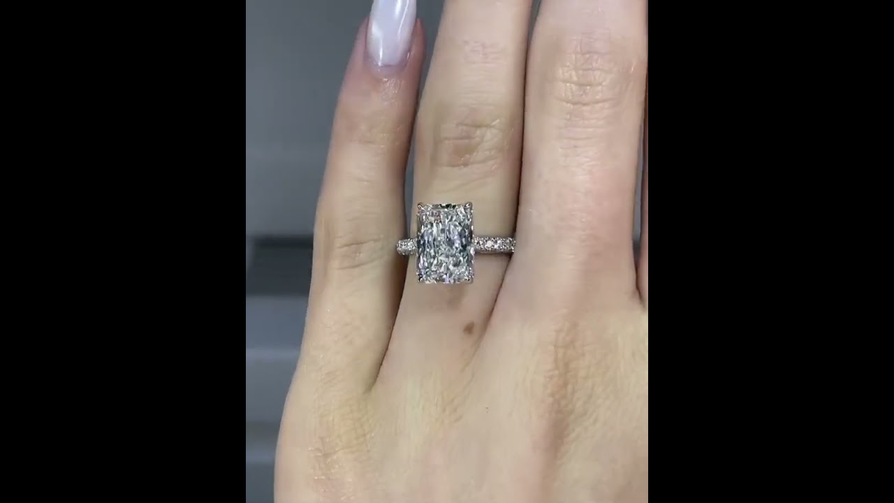 The "Radiant Glow" Lab-Grown Diamond Ring: Hidden Halo & Pave-Set Band