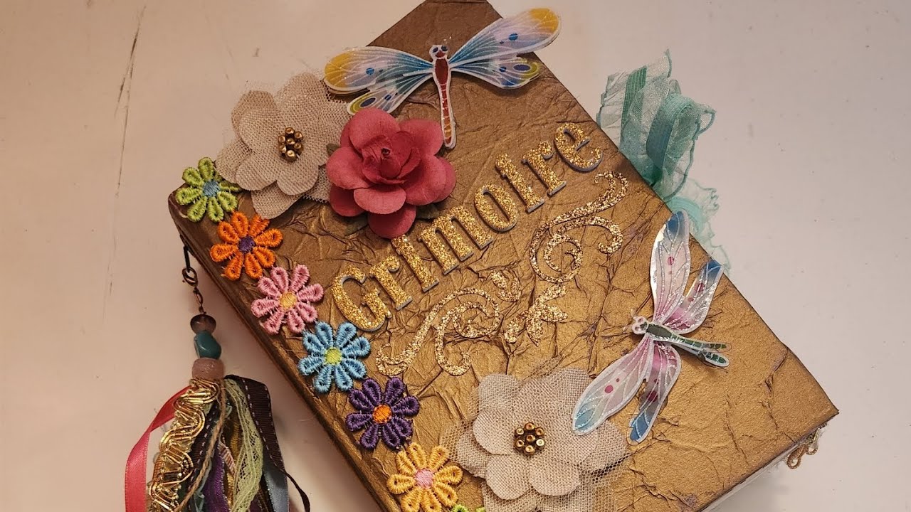 Beautiful Nature Grimoire 🌿🏵️🌸🌺  perfect for all of your magical spells and potions! ✨💕🌼