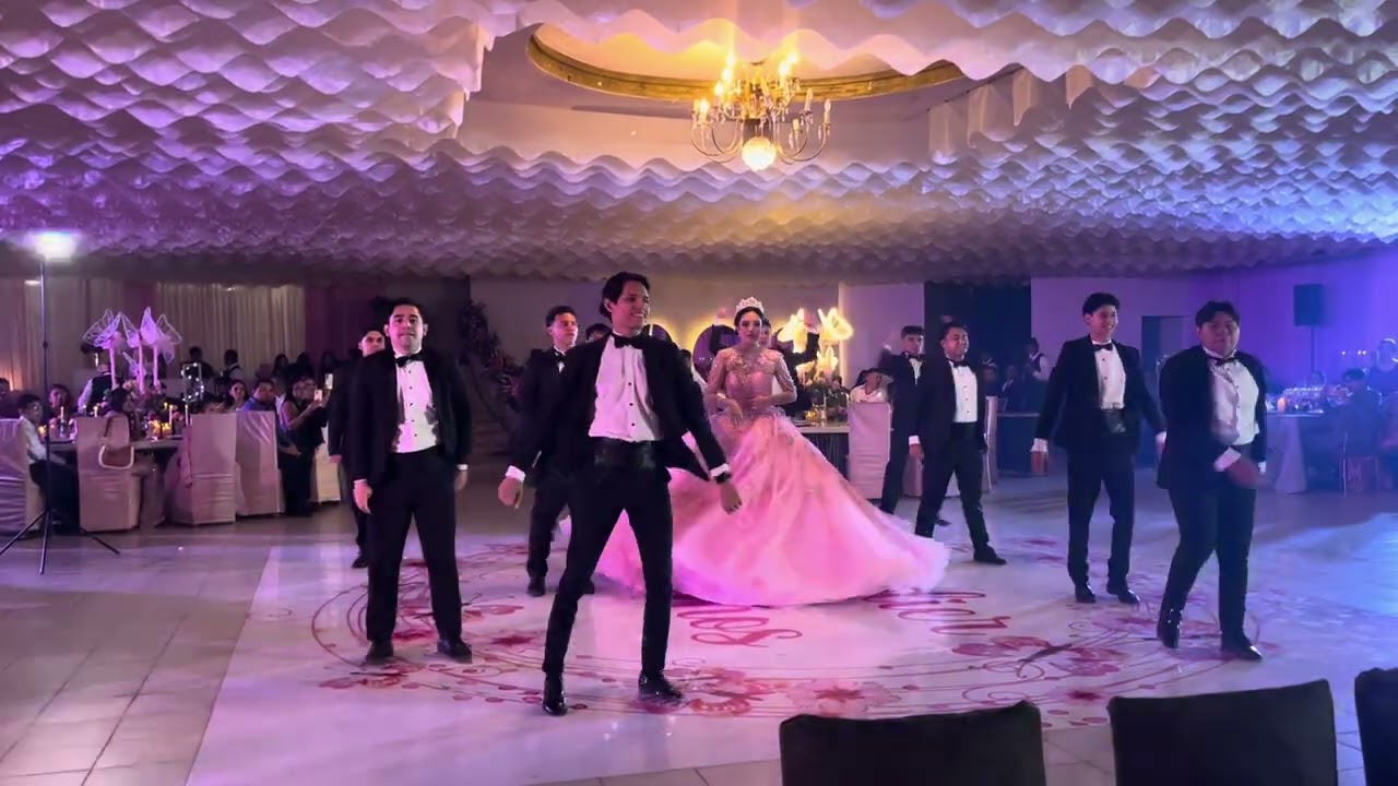 Opening Xv Mariana 10 chambelanes  Eventos Premlere  coreografía Mtra Maritza Pérez