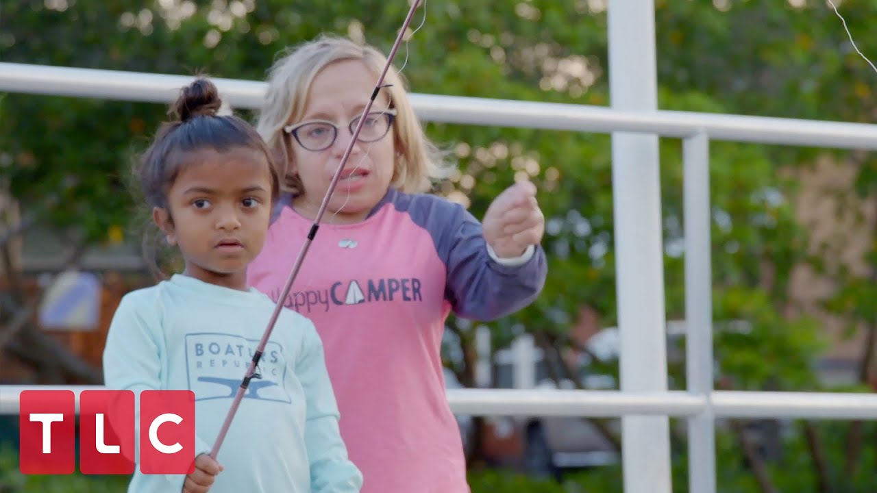 Jen and Bill Teach the Kids How to Fish! | The Little Couple