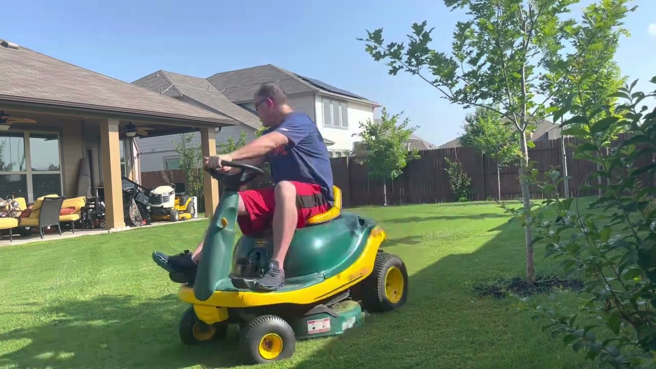 Riding Lawnmower YARDBUG demo