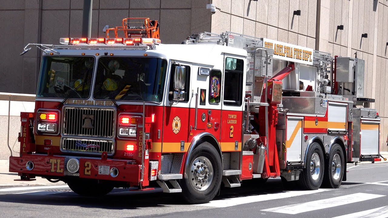 Philadelphia Fire Department Tower Ladder 2 & Battalion 4 Responding