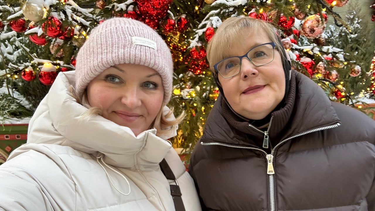 31 Декабря 2025 год.Гуляем в центре Москвы .С Новым годом 🎉🎄С новым счастьем.Поздравила Светлану 🎄