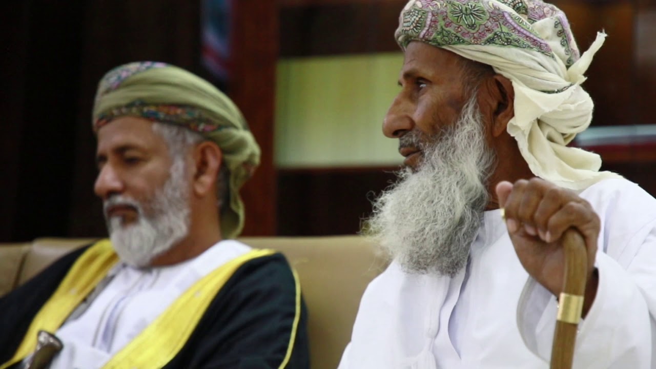 استقبال والي ثمريت سعادة الشيخ مسلم بن أحمد الحضري في مكتبه المعزيين بوفاة السلطان قابوس بن سعيد بن