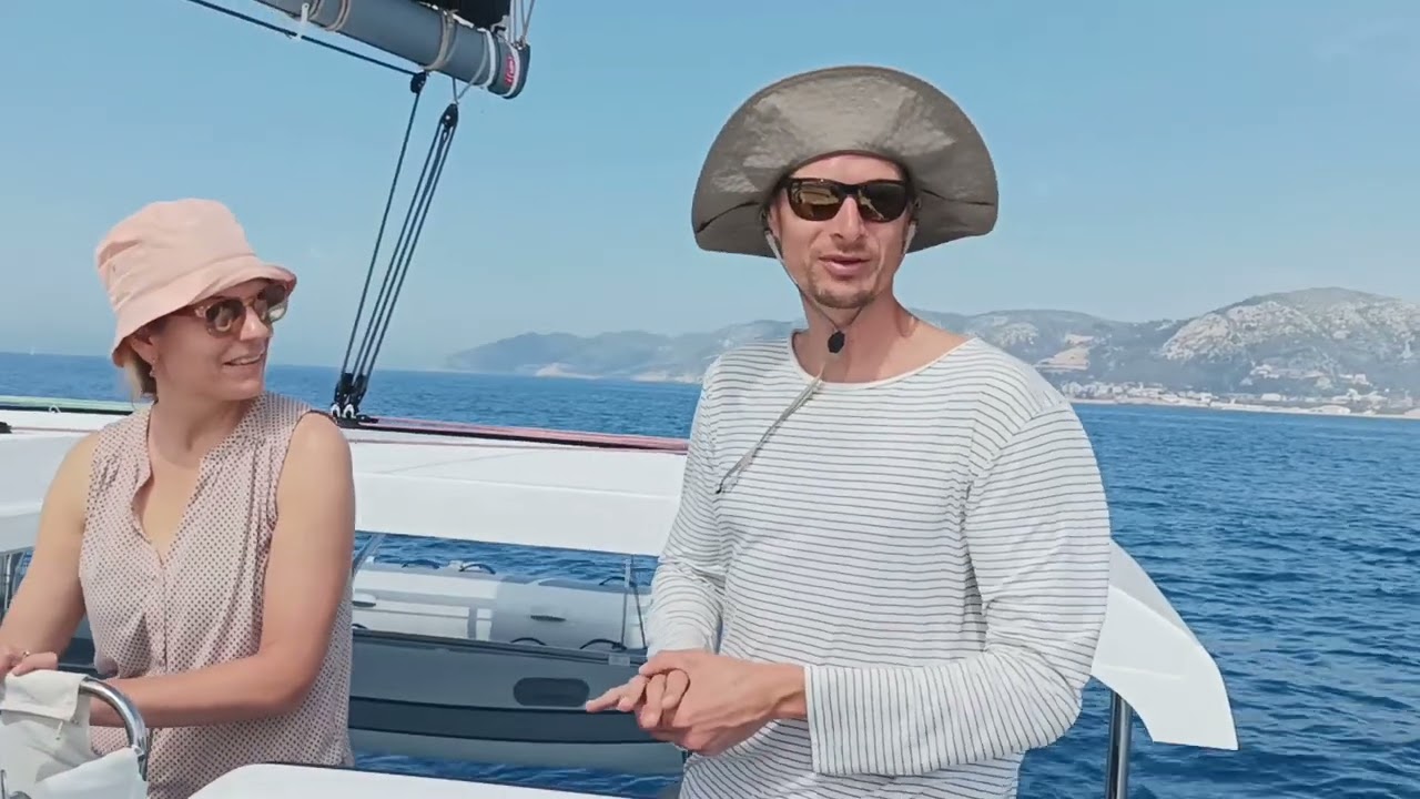 Segelsetzen auf Katamaranen