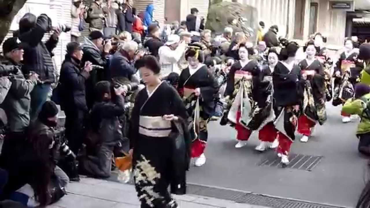 京都祇園の舞妓、芸妓　新年挨拶回り　Maiko and Geiko. The Opening Ceremony In Kyoto Gion--2015