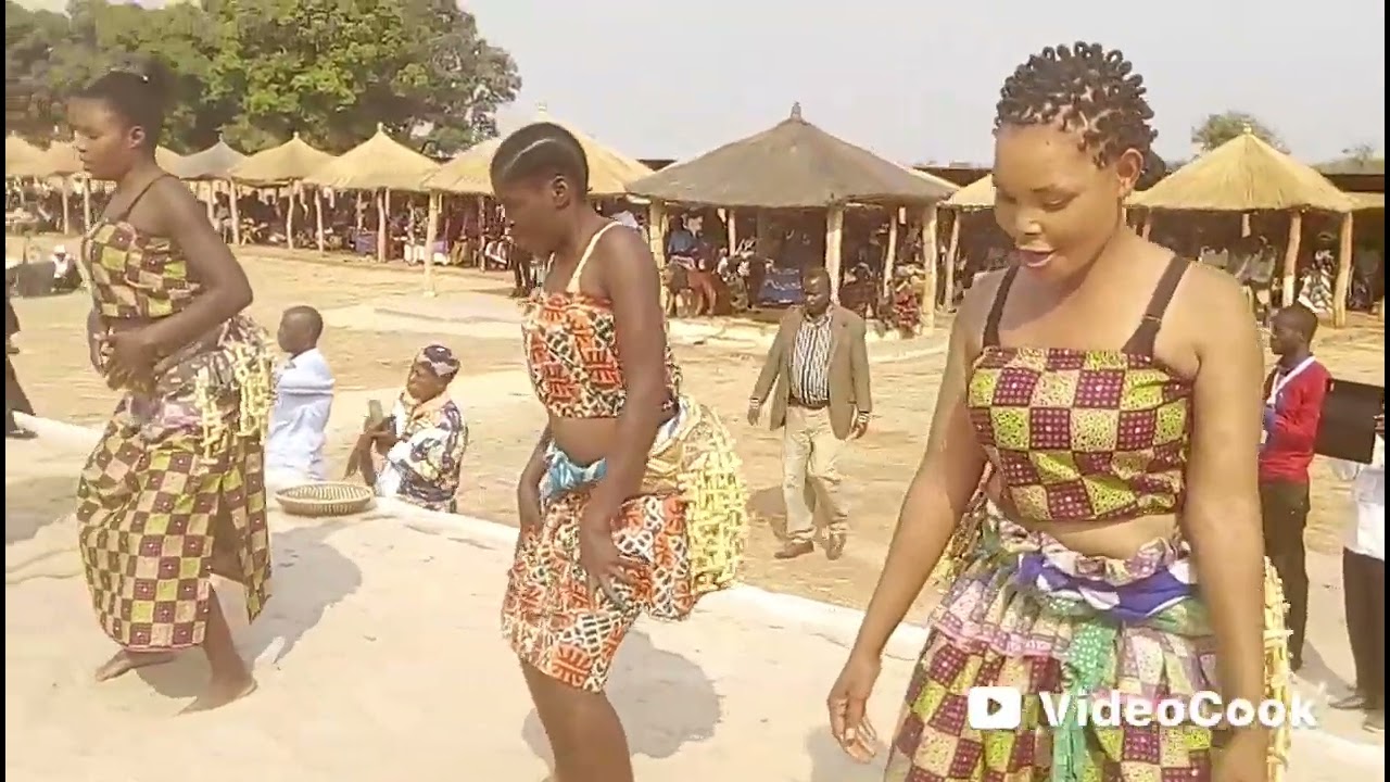 Veja uma das melhores festas culturais da &Aacute;frica, da etnia Luvale em Angola.