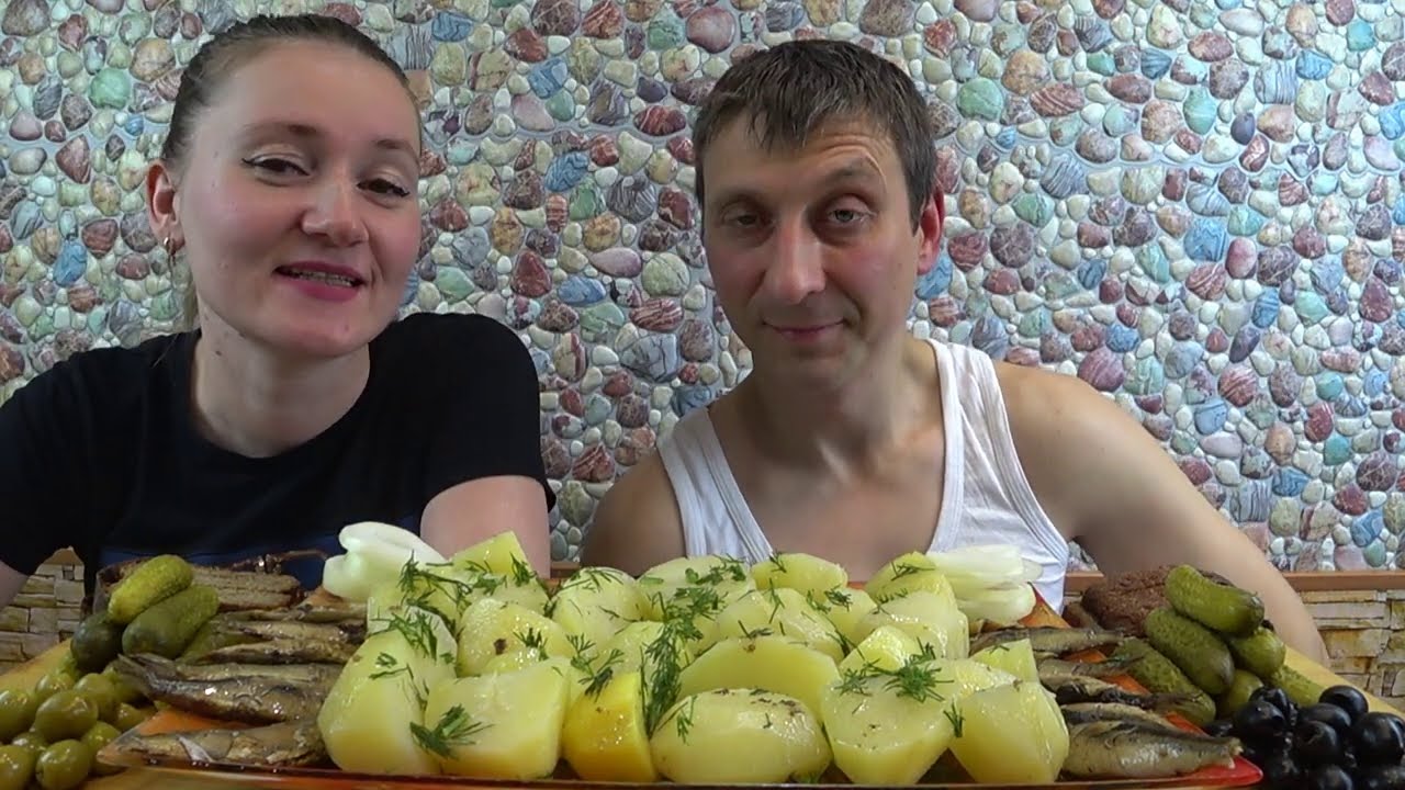МУКБАНГ ОТВАРНАЯ КАРТОШЕЧКА С ШПРОТАМИ | MUKBANG BOILED POTATOES WITH SPRATS #mukbang #мукбанг