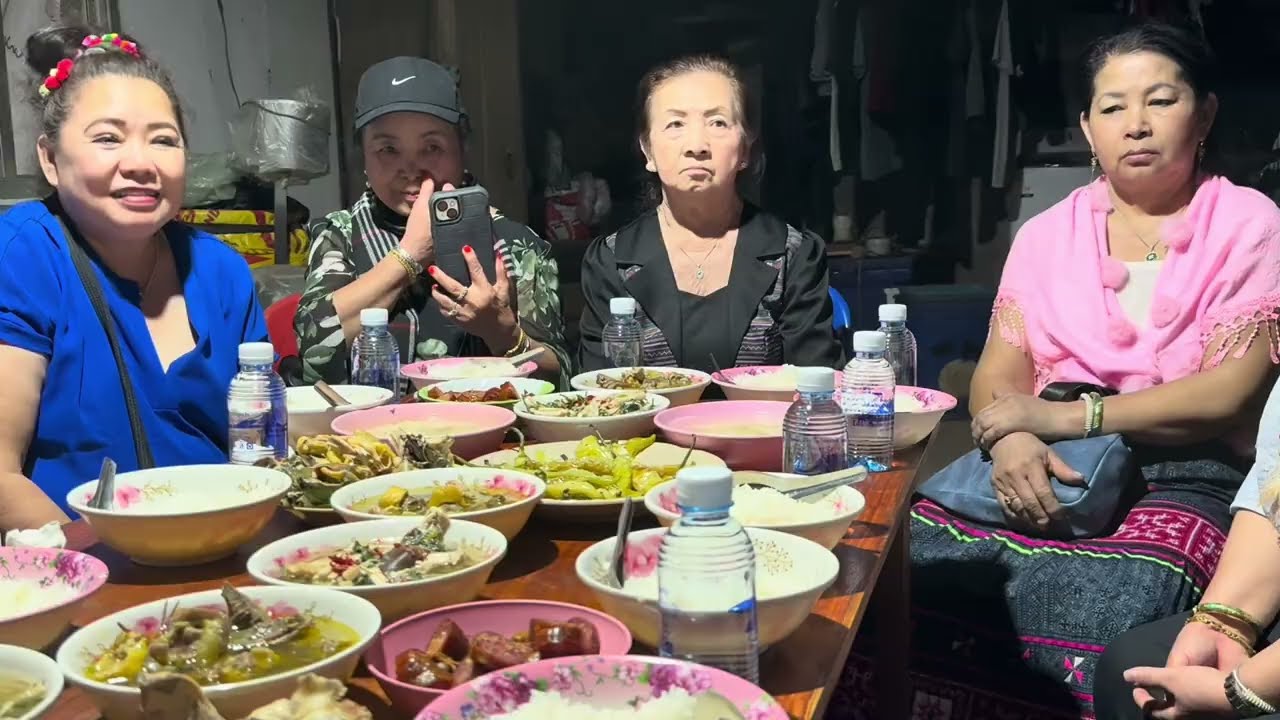 HmoobMeskas Tour Dinners in Thailand 
