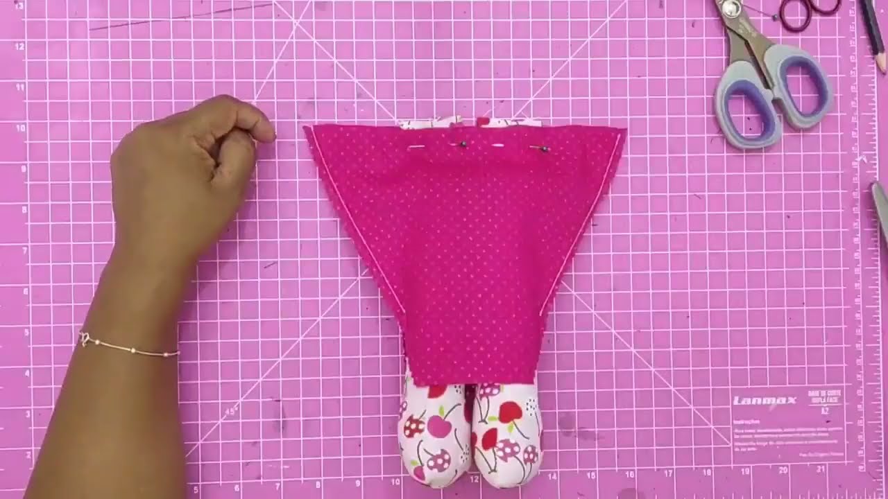 Boneca Pink feita de pano , carro chefe no meu ateliê