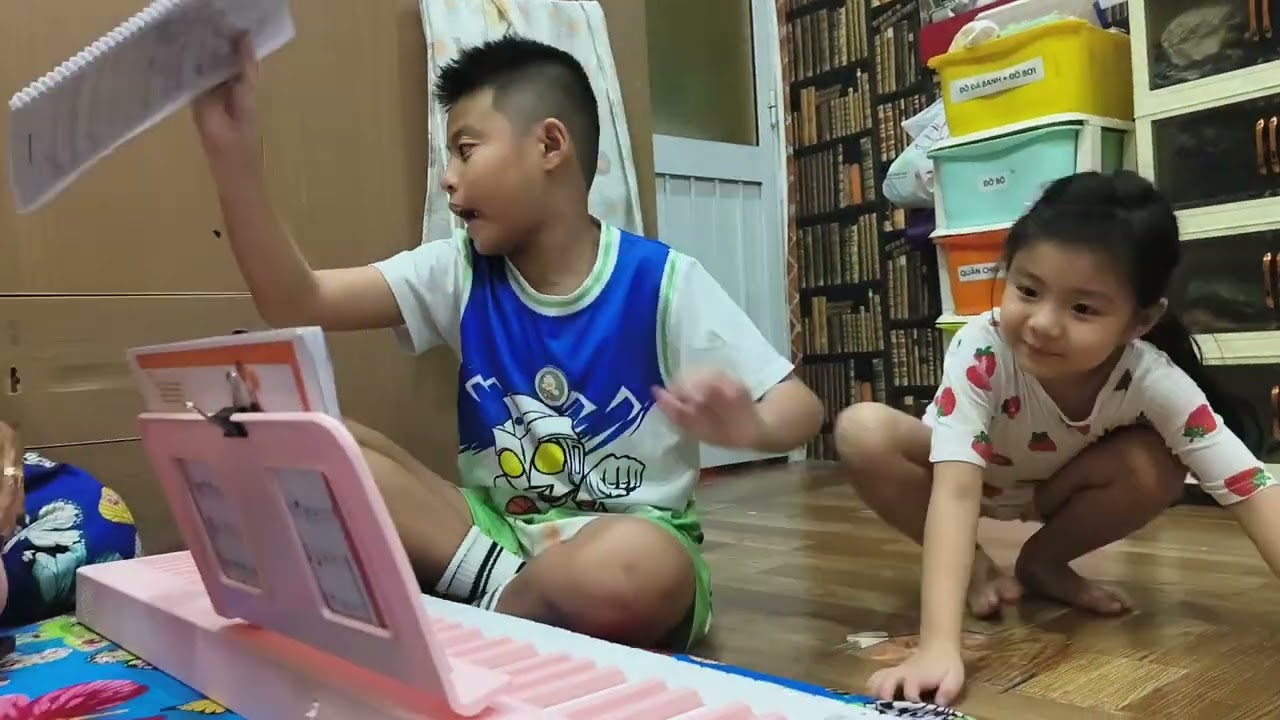 Sam Moon tập đàn 04.01.2026