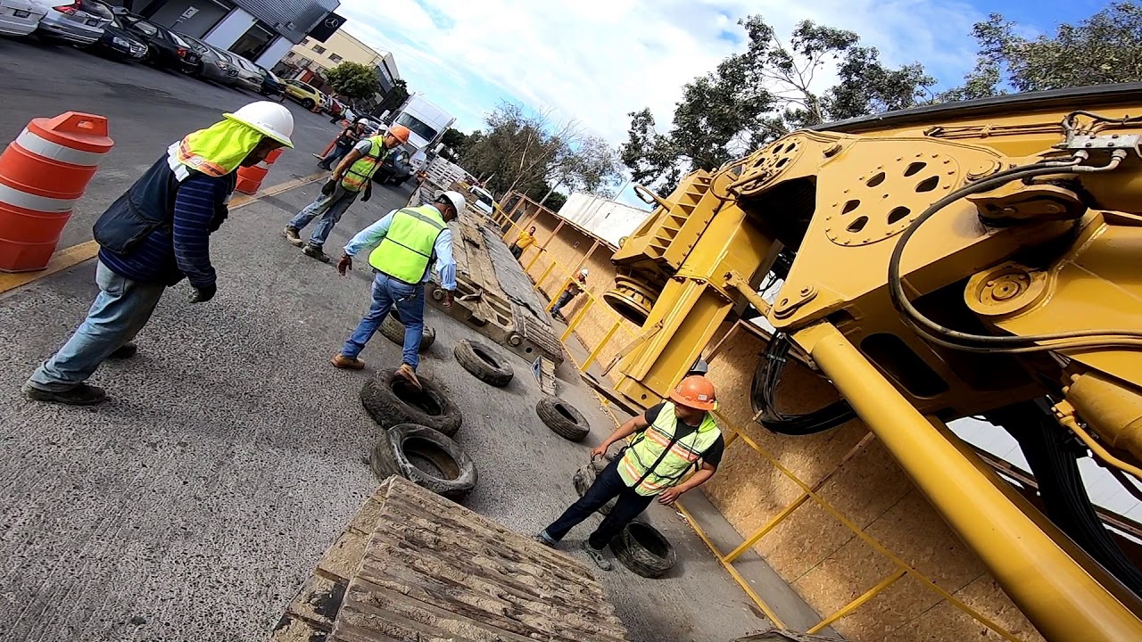 HACIENDO LA MANIOBRA  PARA SUBIR PERFORADORA PEGASO