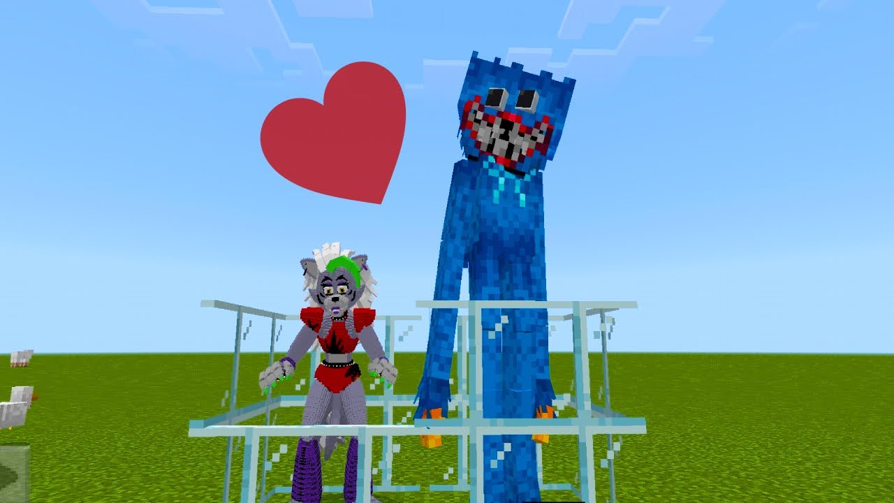 FNAF Security Breach Roxanne Wolf vs Huggy Wuggy in Minecraft