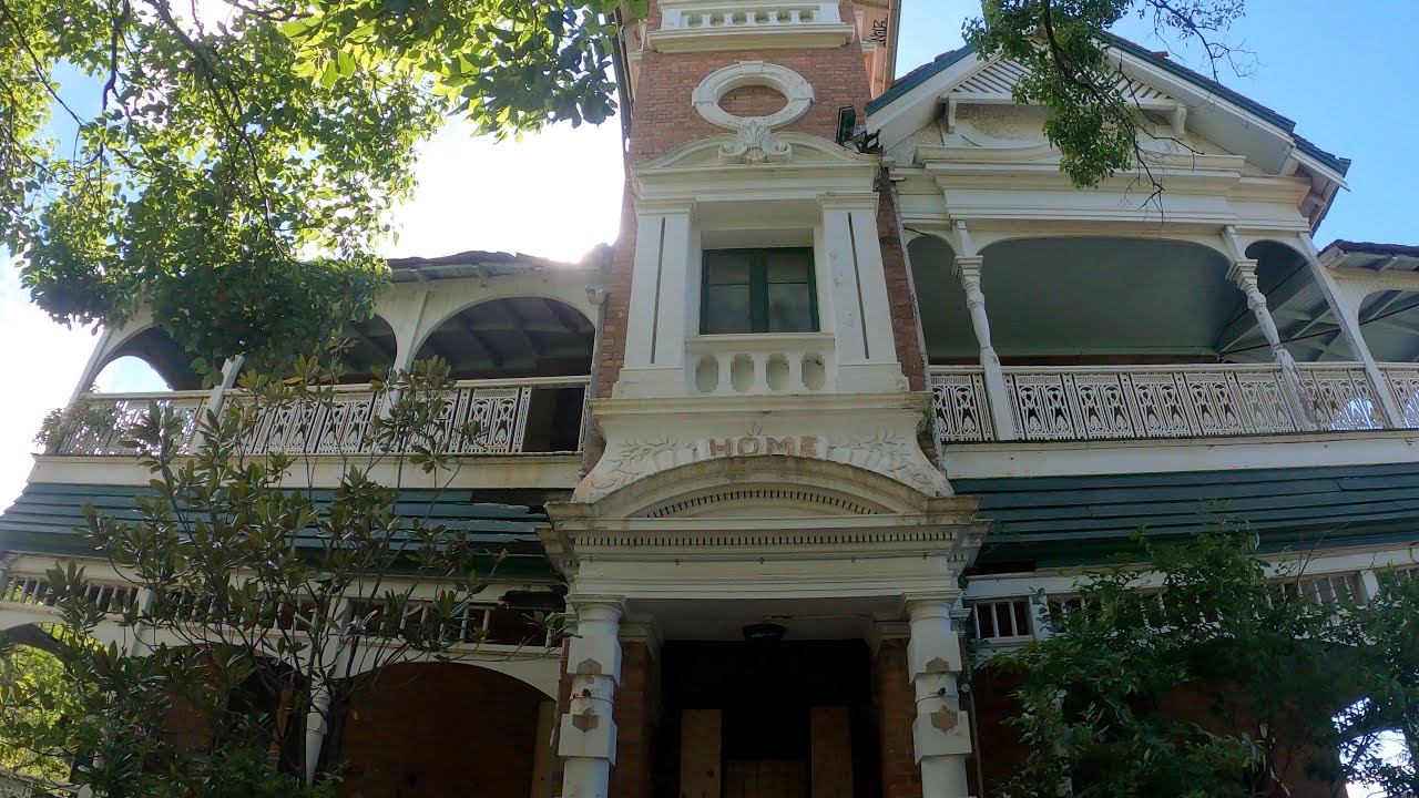Abandoned Mansion Everything was Left Behind!
