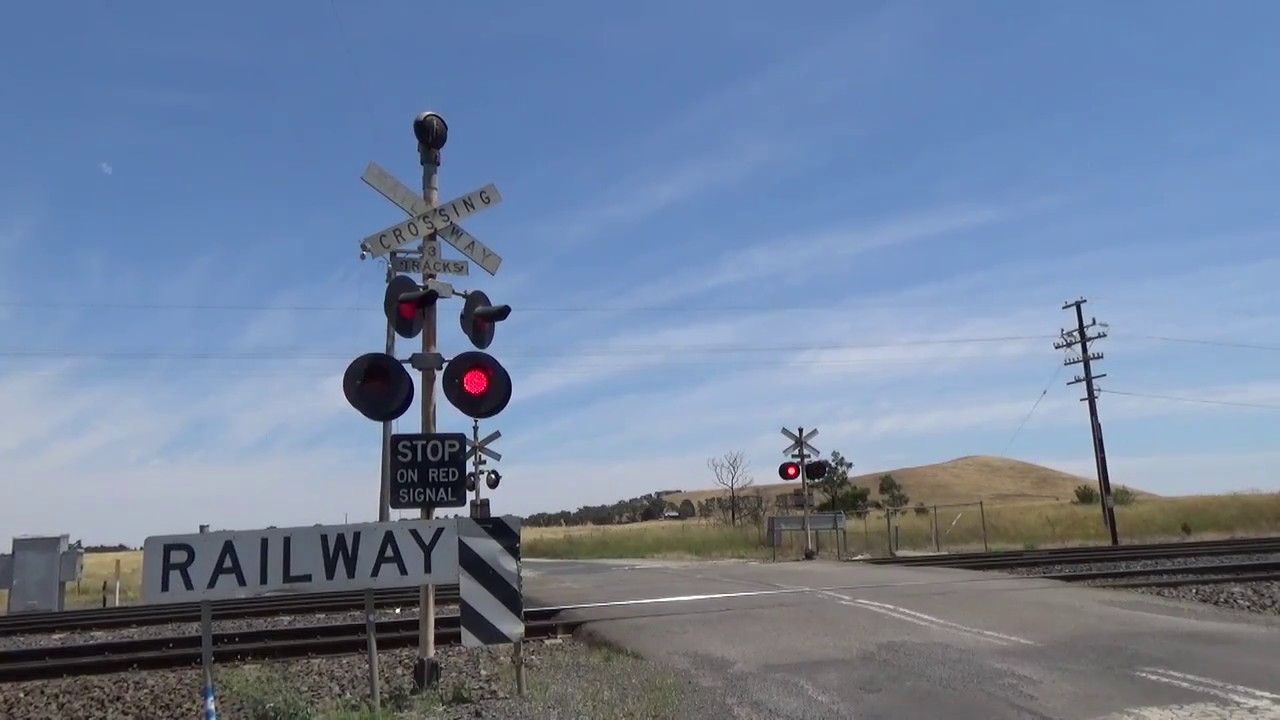Minton St/Beverage Rd Level Crossing, Beveridge