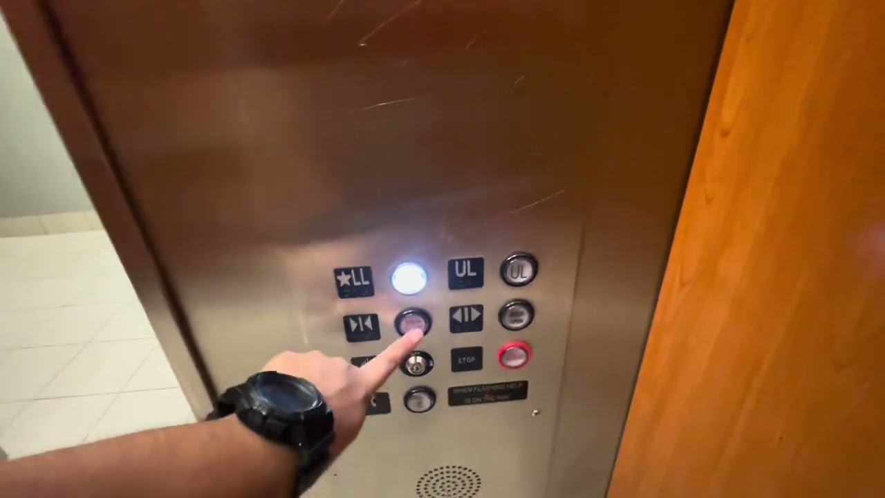 Montgomery hydraulic Elevator @ Dadeland Mall Kendall Miami FL