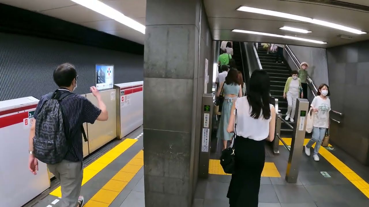 Higashi-shinjuku Station E02 | Toei Oedo Line Walks | Tokyo Subway Exploration | Japan 4K ASMR