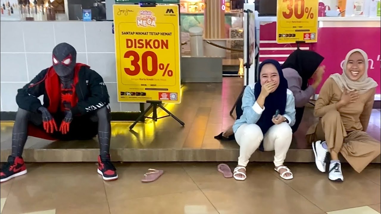 SPIDERMAN SALTO DIMALL | Menghibur Dengan Gaya