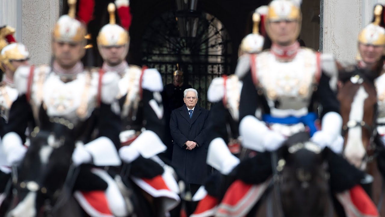 Mattarella al cambio della guardia solenne del Reggimento dei Corazzieri
