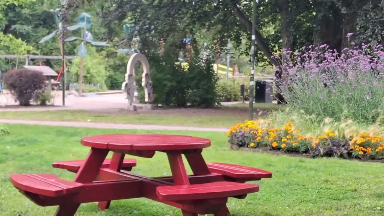 ,شهری اوپسالا سوئد   Stads trädgården  är uppsala Stads park. 1 Oktober  2025
