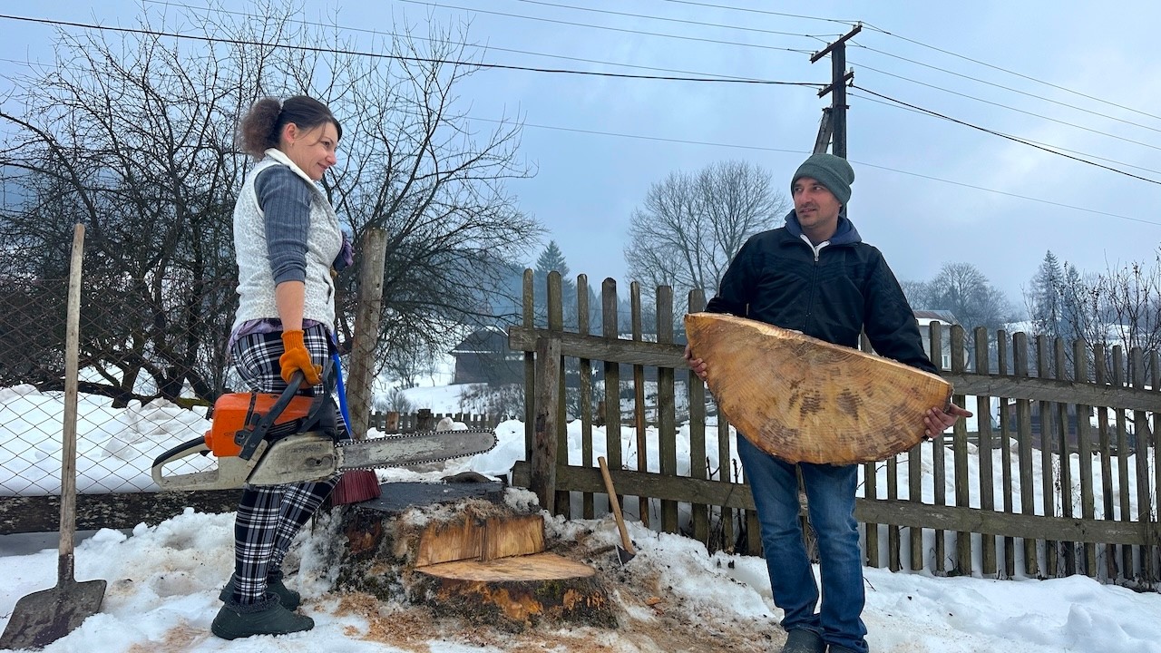 Nature-Made Wooden Steps & Family Cooking in the Carpathians | Authentic Rural Life with 4 Kids 🏔️