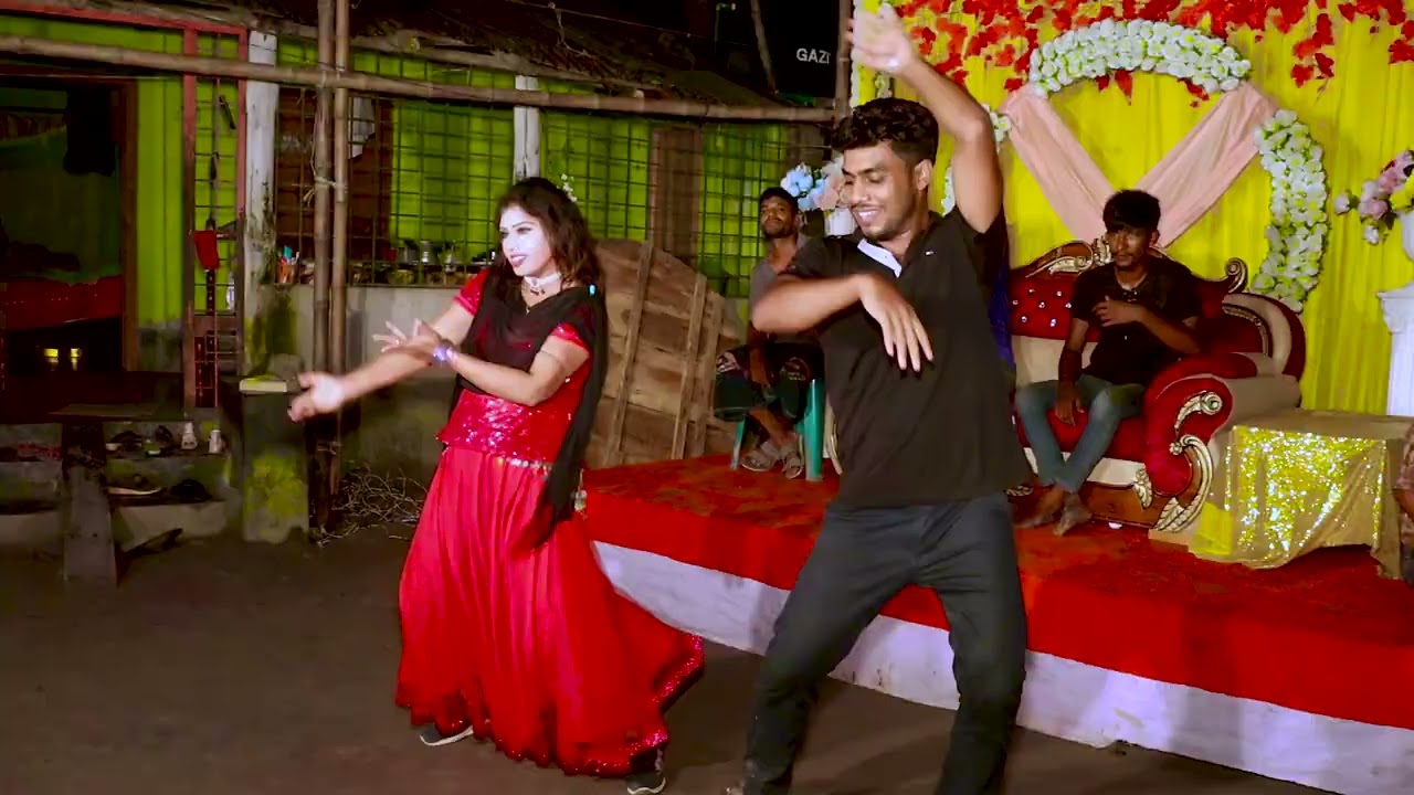 বিয়ে বাড়ির উরাধুরা নাচ Buk Chin Chin Korche বুক চিন চিন করছে | Bangla Dance | Bangla Wedding Dance