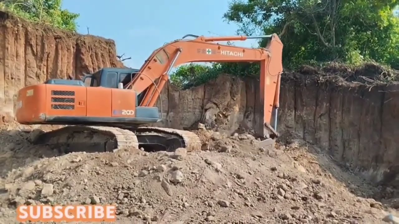 proses persiapan untuk loading tanah ke dump truck