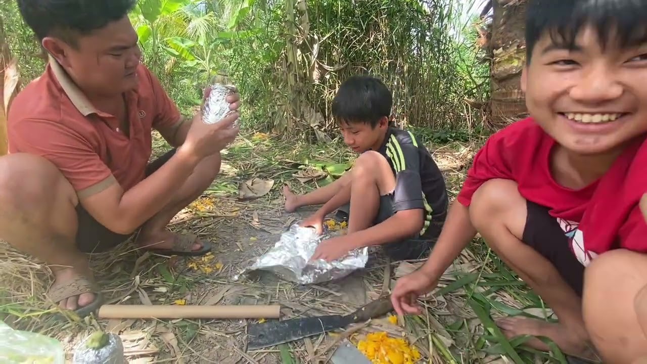 Bữa cơm trưa đi làm rẫy những ngày cuối năm của thánh bịa ăn măng nướng và món ăn kinh dị 