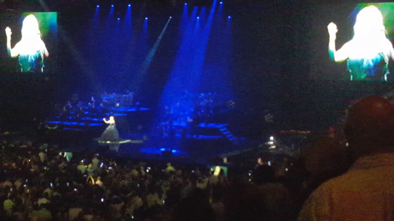 Celine Dion. (HD) 'My Heart Will Go On' **BRILLIANT SINGING BY US FANS!!!** 21/6/17. 02 London.