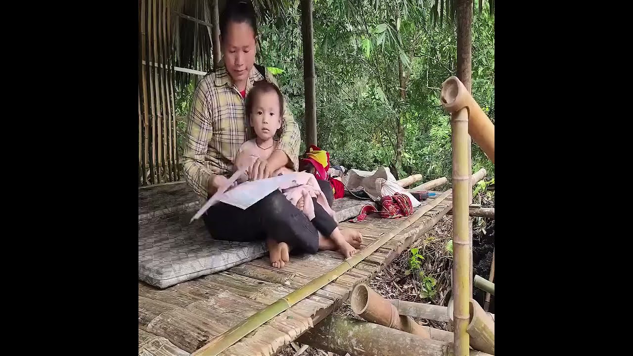 Single Mother Living Alone &ndash; Building a Bamboo House & Surviving