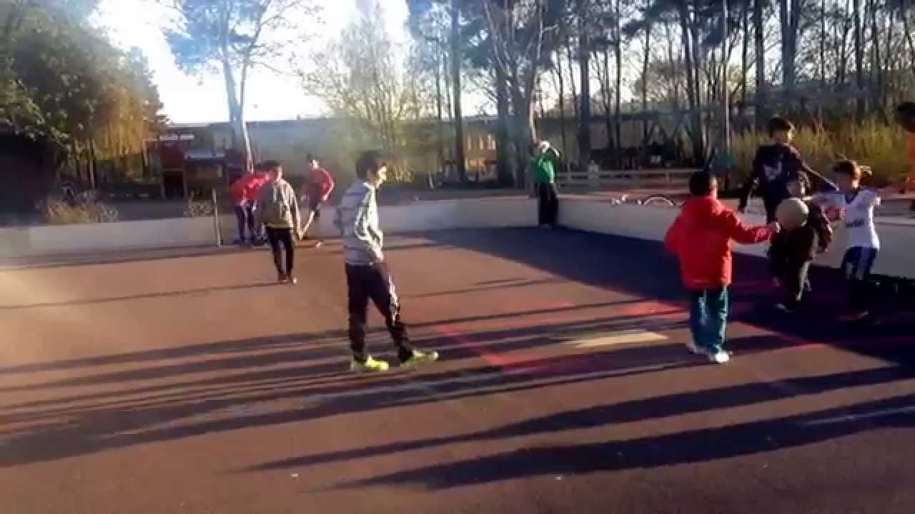 Kronoparken - fotboll i parkleken