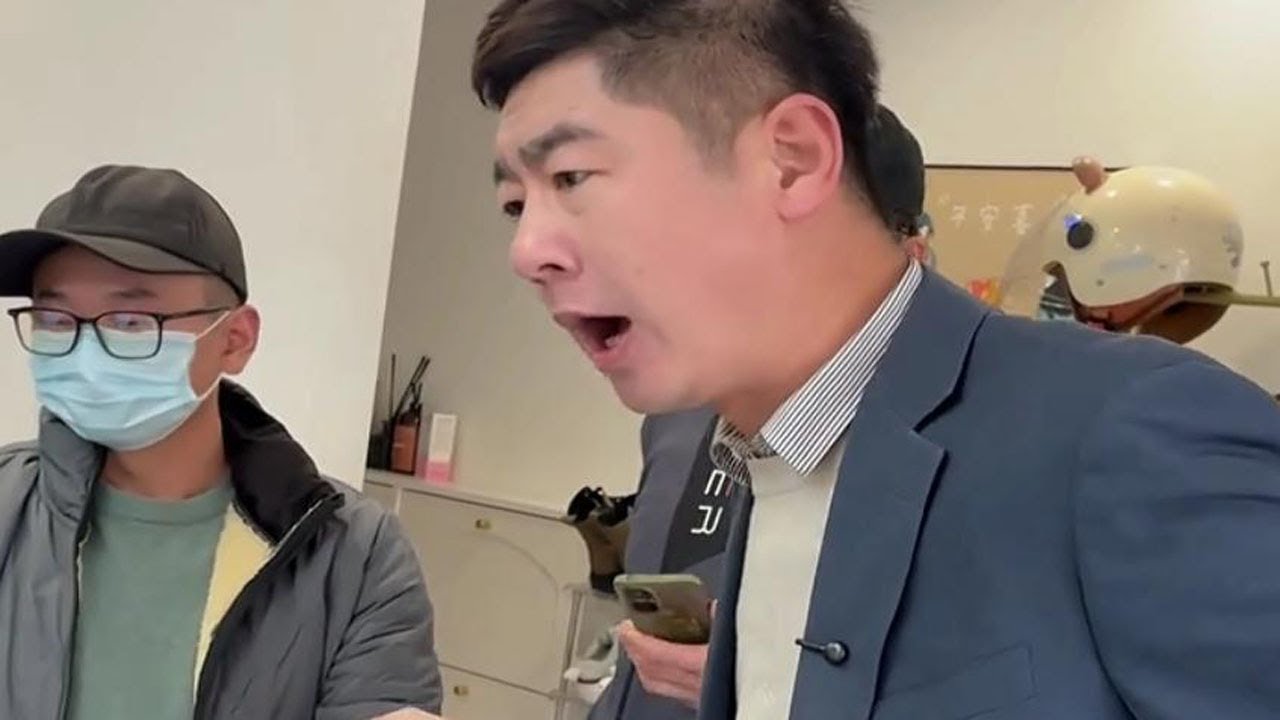 网红喊老公要礼物，俩大哥争榜当男友，提出见面就删除 | 正义之光 #为百姓办事 #正义的护航