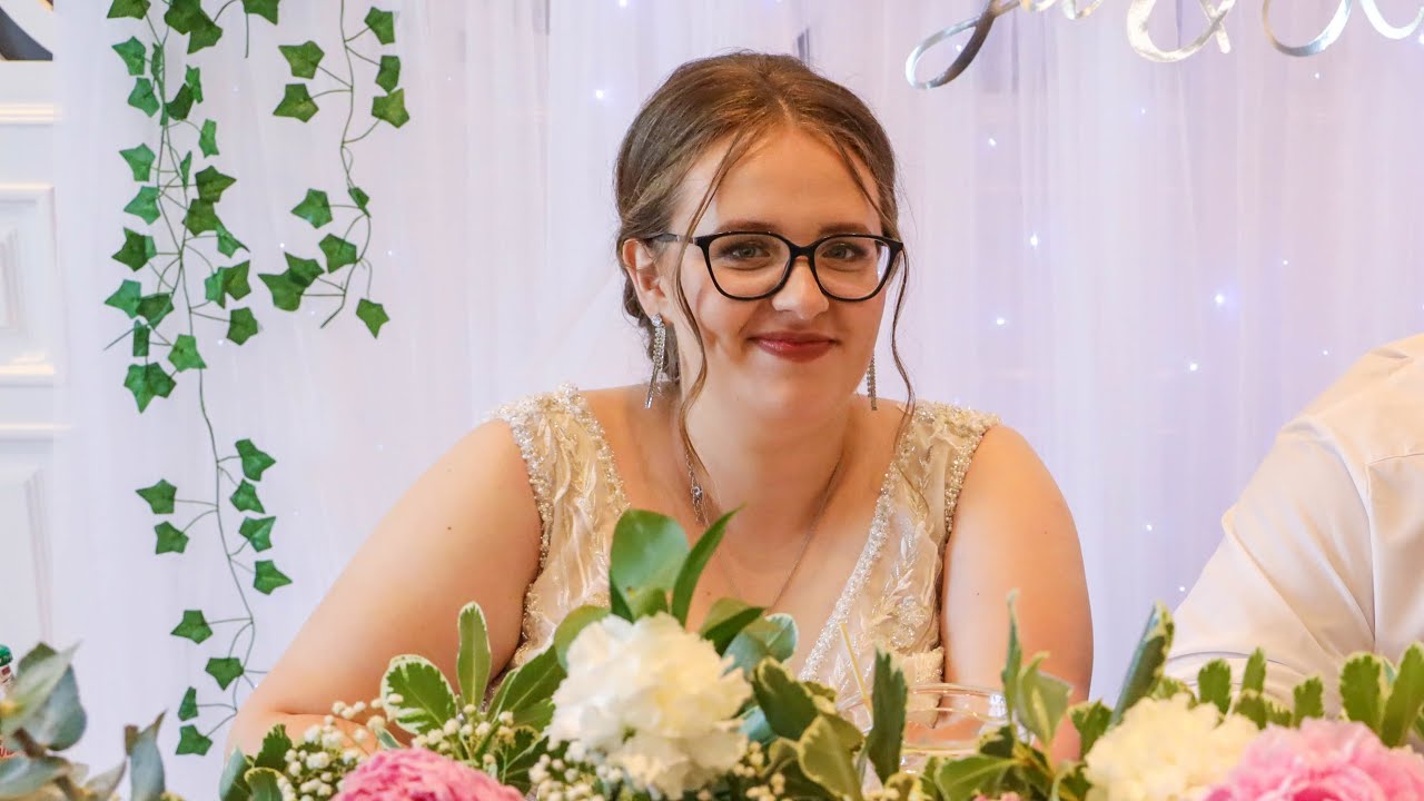 Pani Młoda Patrycja śpiewa na swoim ślubie