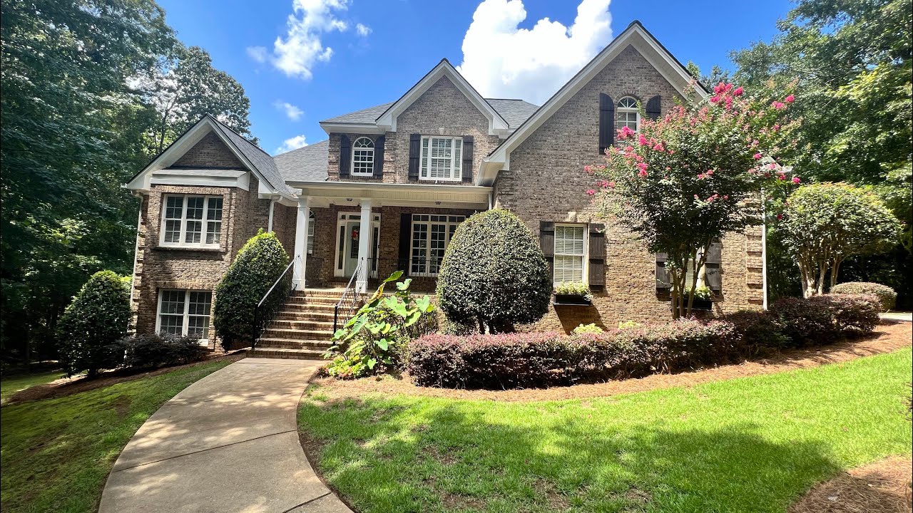 🚨LUXURY🚨 Must see lake home in McDonough, Ga.