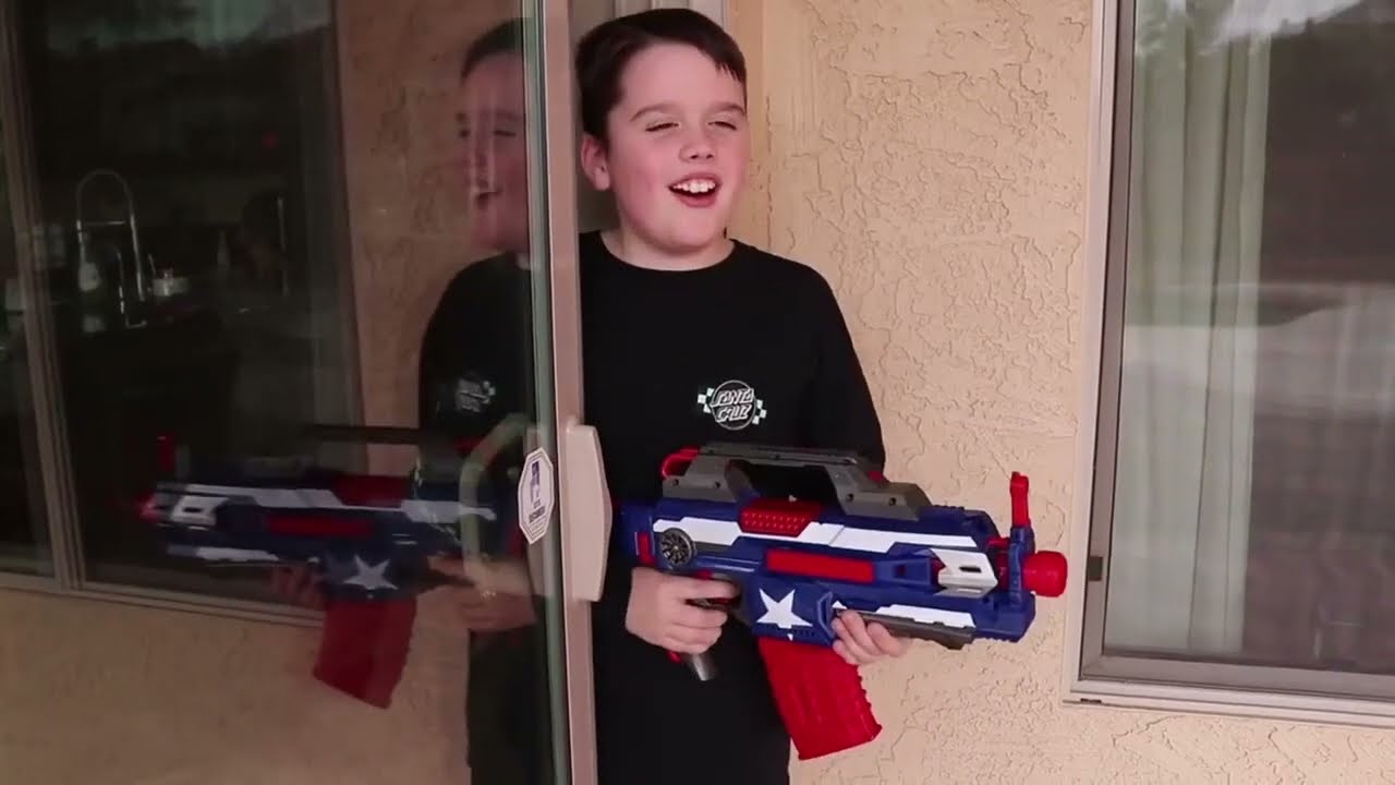 Attack the Castle! Ethan Vs  Cole Nerf Box Fort Battle! Part 2 (UPLOADED)