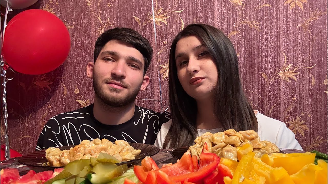 Мукбанг/ пельмени в сметоном соусе😊 какое блюдо мы бы ели всю жизнь?🤤