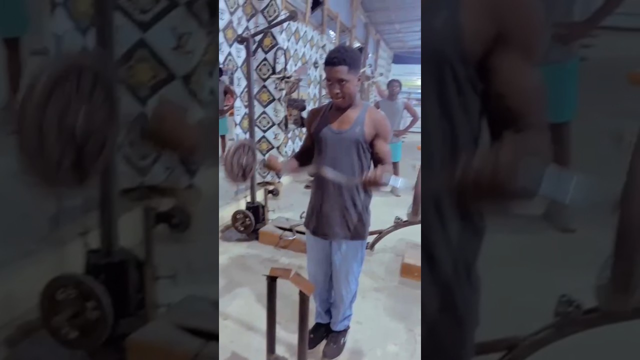 regarde &ccedil;a!🏋️ jusqu'&agrave; la fin💪 #lecolon #universtogo 🇹🇬 #clintomafia #gym #boxefitness #pakichenzu 🤣🤣