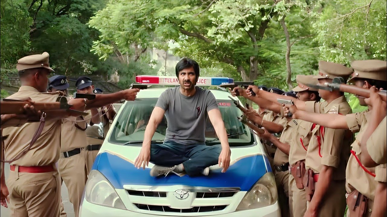 نصاب عالمي بينصب على الشرطة وزعيم العصابة وياخد 10 مليون ويهرب لكن الزعيم بيخطف حبيبته فبيرجع ينتقم