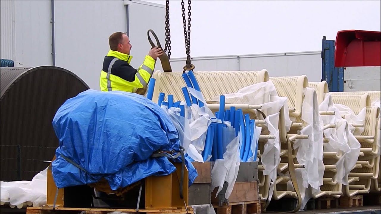 MS Oerd voor werfbeurt in Harlingen