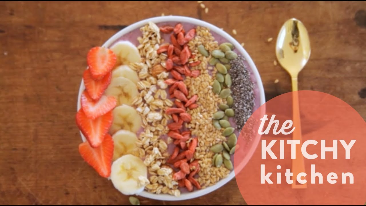 Almond Breeze Smoothie Bowl // Living Deliciously