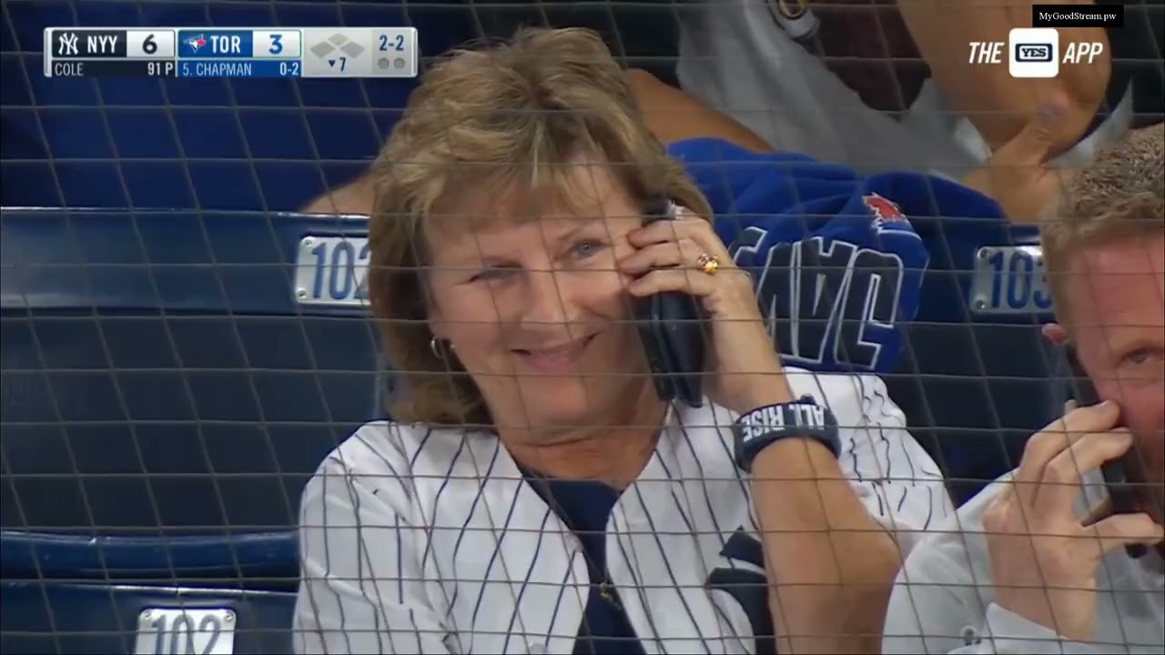 Aaron Judge's Mom and Roger Maris Jr. sharing a moment after Judge's 61st home run