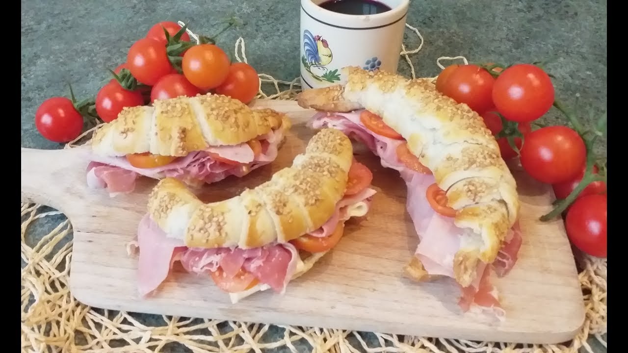 CORNETTI SALATI FARCITI CON PASTA SFOGLIA VELOCE