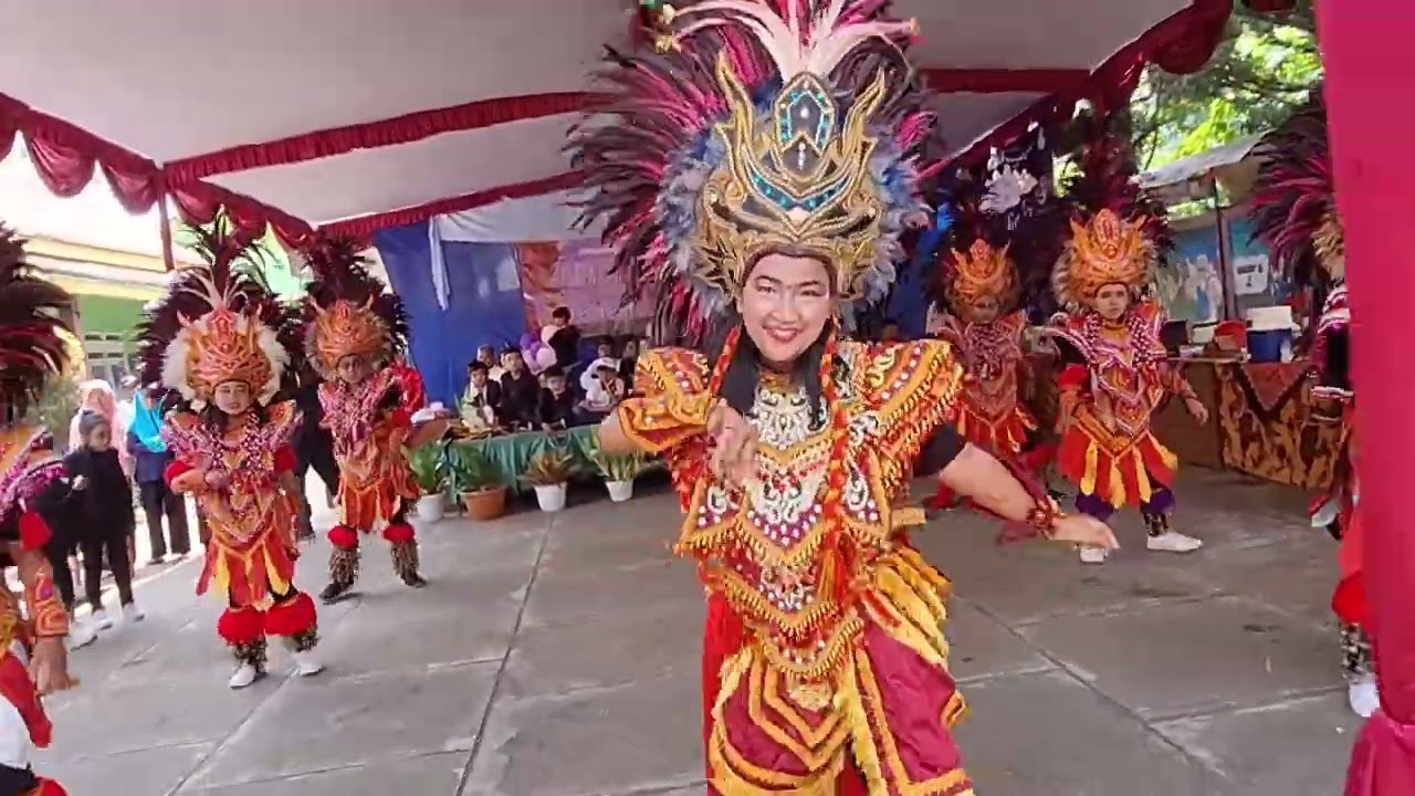TARI TOPENG IRENG SD NEGERI SUMOGAWE 01