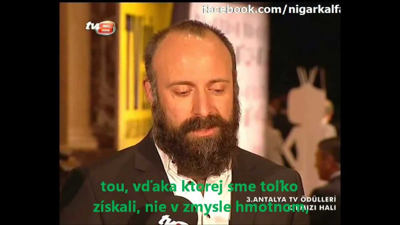 S titulkami! Halit, Meryem a Burak pri preberaní cien