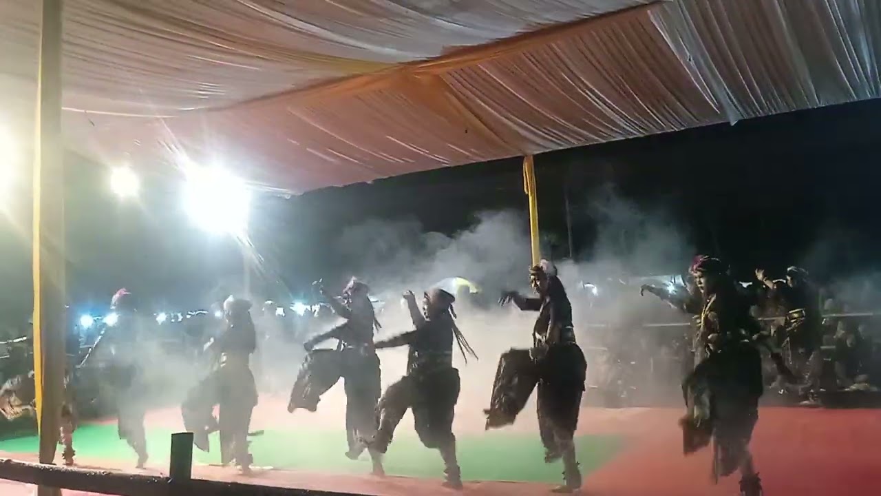 Warok Sido Muncul Turonggo Asih live malam di lapangan  Banjengan pacor #warok #kesenian #tarian