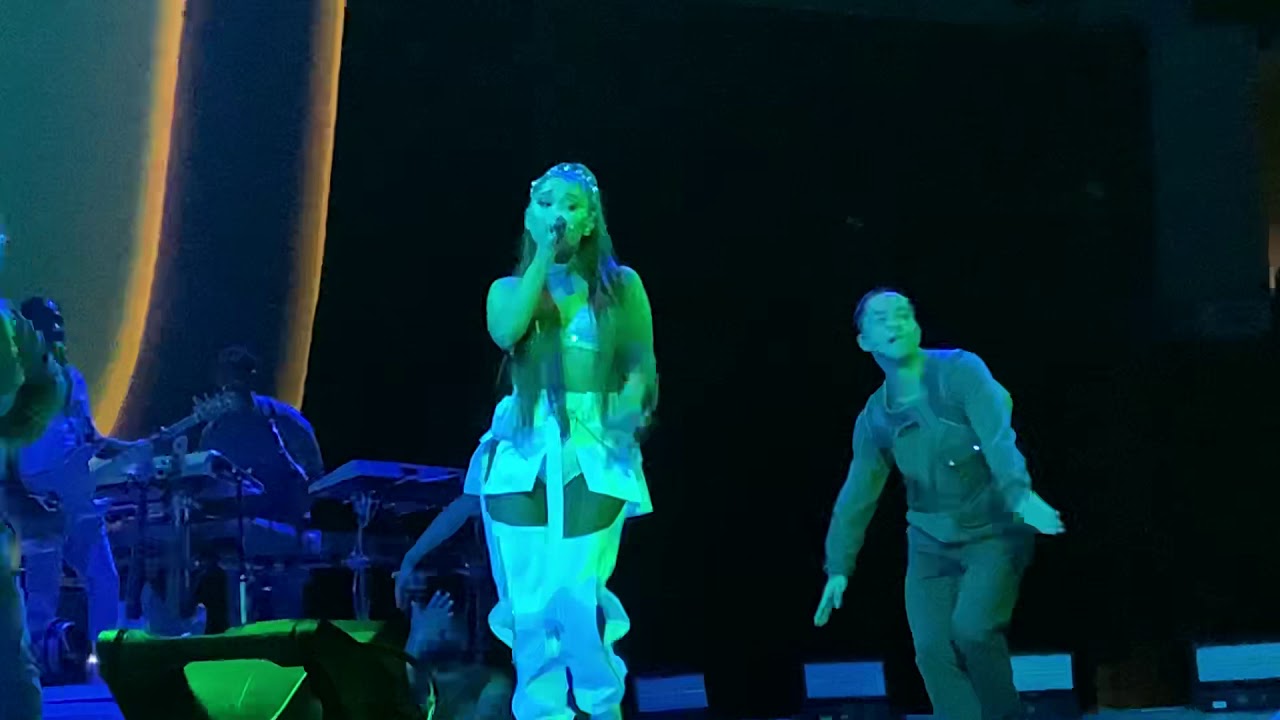 Ariana Grande- Fake Smile- Memphis- Sweetener Tour 12/7/19